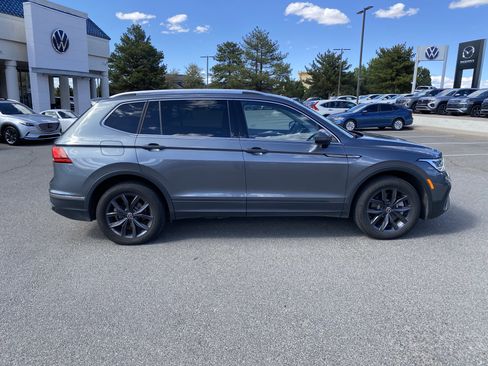 Used 2023 Volkswagen Tiguan SE FWD image 45