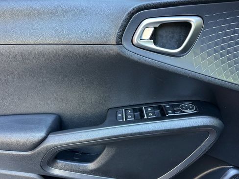 Used 2021 Kia Soul GT-Line FWD image 11