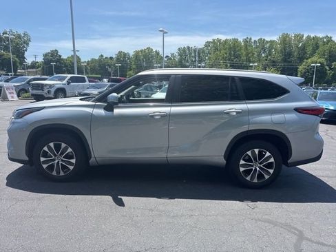 Used 2023 Toyota Highlander XLE FWD image 8