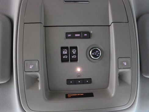 Used 2017 Chevrolet Suburban LT image 14