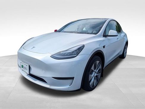 Used 2023 Tesla Model Y Long Range AWD/4WD image 3