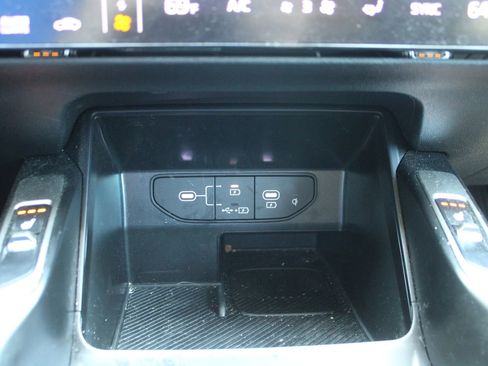 Certified 2024 Kia Sorento S w/ Panoramic Sunroof Package FWD image 38