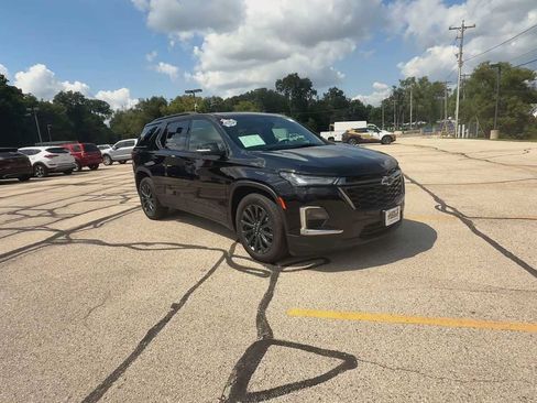 Used 2023 Chevrolet Traverse RS AWD/4WD image 2