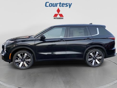 New 2026 Mitsubishi Outlander SE AWD/4WD image 2