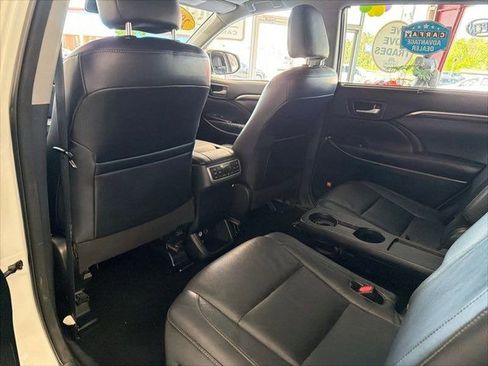Used 2015 Toyota Highlander Limited Platinum image 10