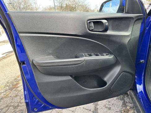 Used 2022 Hyundai Venue Limited FWD image 8