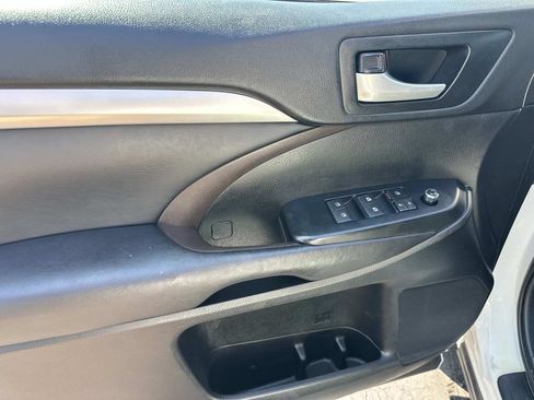 Used 2018 Toyota Highlander XLE w/ Protection Package #3 AWD/4WD image 15