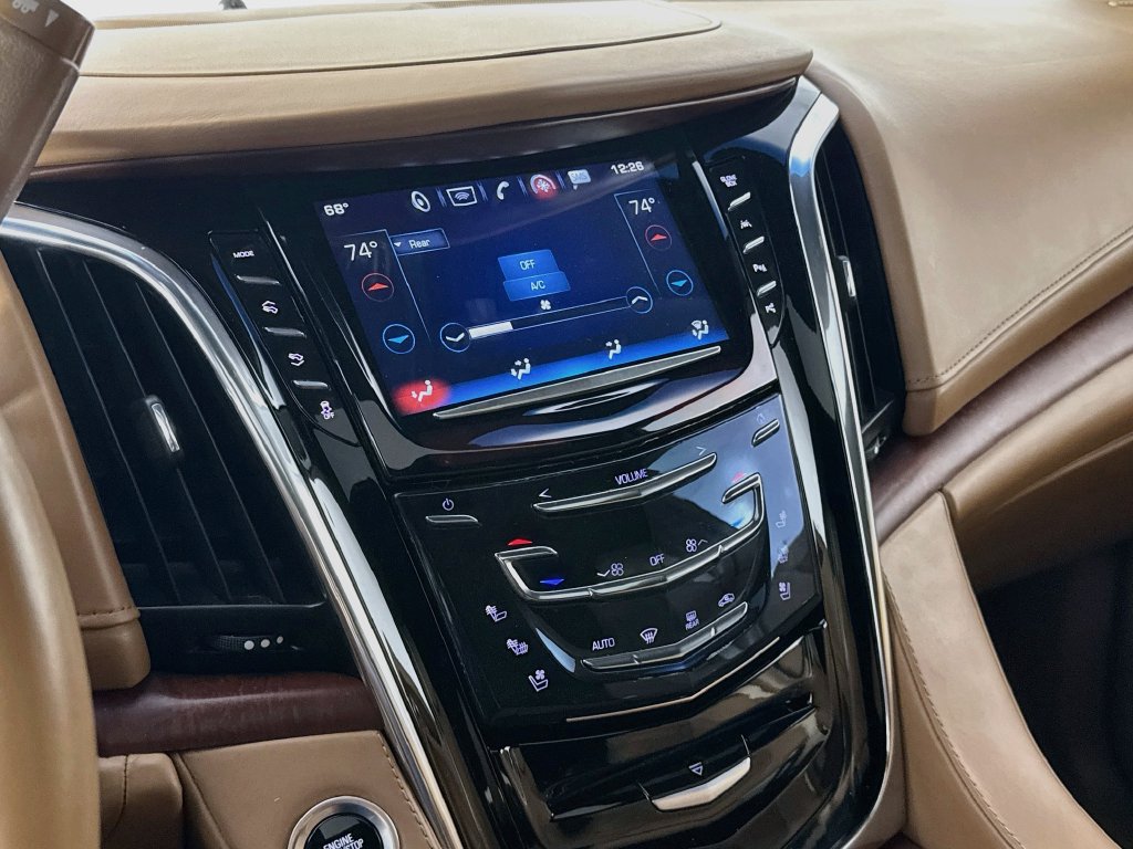 Used 2017 Cadillac Escalade ESV Platinum AWD/4WD image 18