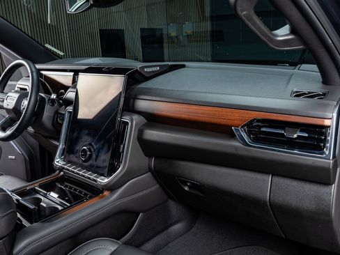 Used 2025 GMC Yukon Denali image 14