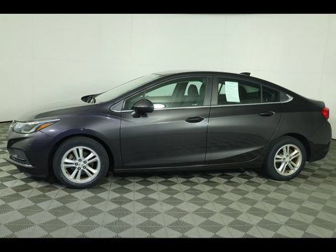 Used 2017 Chevrolet Cruze LT FWD image 6