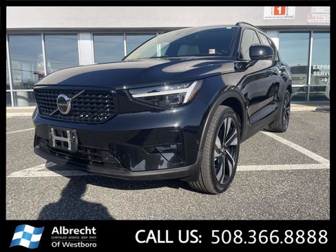 Used 2024 Volvo XC40 B5 Ultimate w/ Climate Package image 1