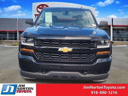 Used 2018 Chevrolet Silverado 1500 Custom w/ Custom Value Package RWD image 2