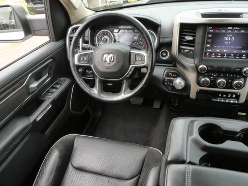 Used 2019 RAM 1500 Laramie AWD/4WD image 9