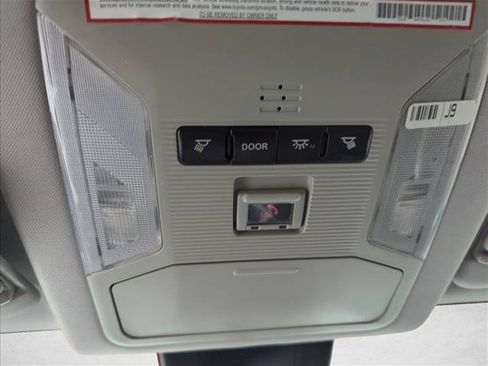 Used 2021 Toyota RAV4 XLE AWD/4WD image 19