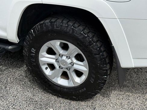 Used 2023 Toyota 4Runner SR5 Premium w/ Moonroof Package AWD/4WD image 9