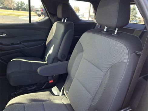 Used 2023 Chevrolet Traverse LT image 19