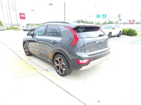 Used 2023 Kia Niro EX Touring image 6