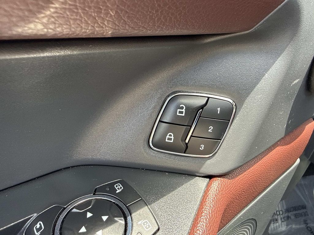 Used 2024 Ford Expedition Limited RWD image 24