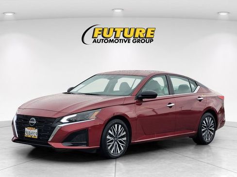 Certified 2025 Nissan Altima 2.5 SV FWD image 5