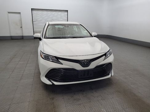 Used 2018 Toyota Camry LE image 14