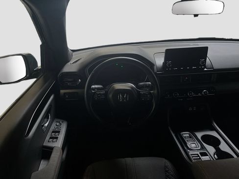 Used 2025 Honda Pilot Sport image 21