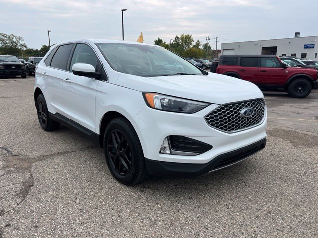 Certified 2024 Ford Edge SEL w/ Convenience Package AWD/4WD image 3