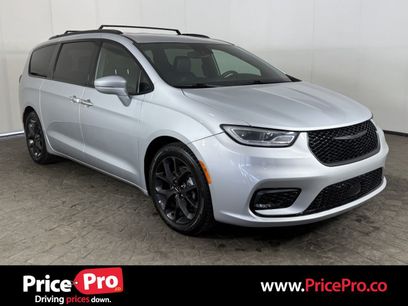 Used 2022 Chrysler Pacifica Touring-L w/ S Appearance Package