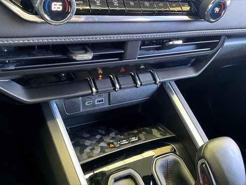 Used 2024 Chevrolet Colorado LT w/ LT Convenience Package III image 16