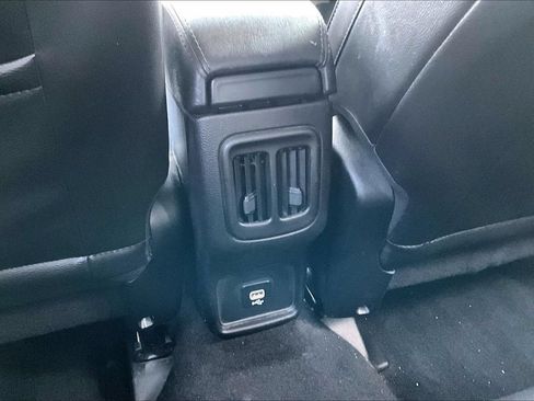 Used 2018 Jeep Compass Latitude FWD image 33