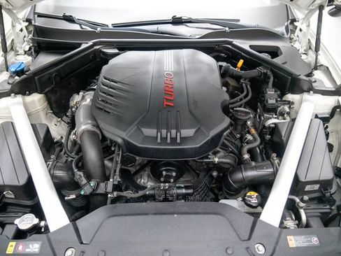 Used 2020 Kia Stinger GT1 RWD image 13