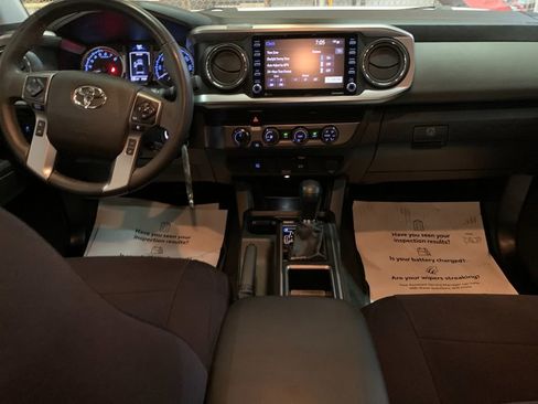 Used 2022 Toyota Tacoma SR5 w/ SR5 Appearance Package (SM) AWD/4WD image 16