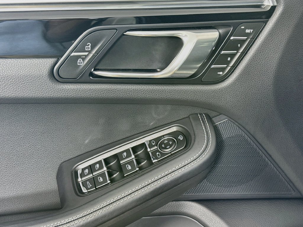 Certified 2024 Porsche Macan S AWD/4WD image 19