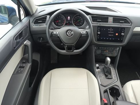 Used 2018 Volkswagen Tiguan SE w/ Panoramic Sunroof Package FWD image 14