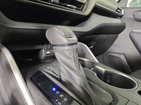 Used 2021 Toyota Highlander XLE AWD/4WD image 21