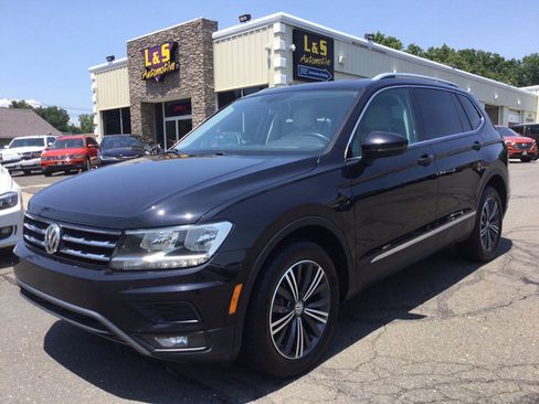 Used 2018 Volkswagen Tiguan SEL AWD/4WD image 1