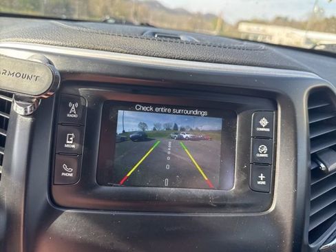 Used 2014 Jeep Cherokee Sport w/ Cold Weather Group AWD/4WD image 17