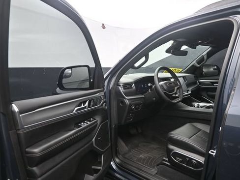 Used 2023 Jeep Wagoneer Series II AWD/4WD image 12