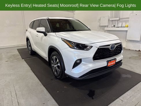 Used 2023 Toyota Highlander XLE image 1