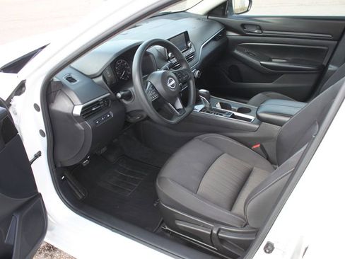 Used 2024 Nissan Altima 2.5 S image 12