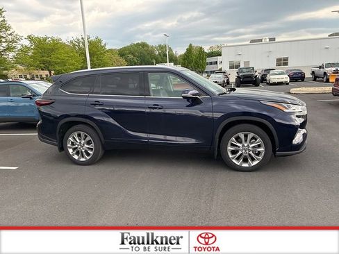 Used 2025 Toyota Highlander Limited AWD/4WD image 5