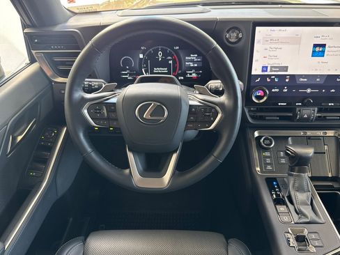 Certified 2026 Lexus GX 550 AWD/4WD image 18