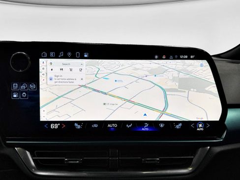 Used 2024 Chevrolet Equinox EV LT w/ LPO, Active Package FWD image 10