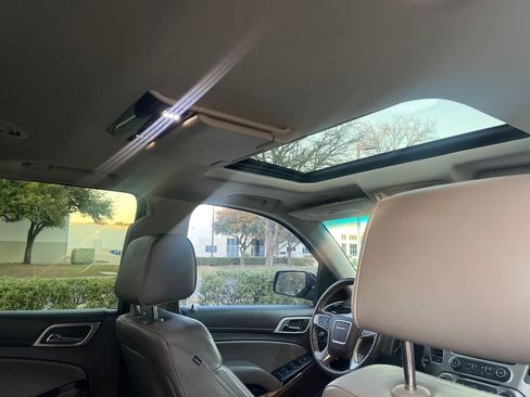 Used 2015 GMC Yukon Denali w/ Premium Package image 21