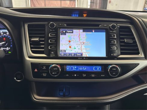 Used 2015 Toyota Highlander Limited AWD/4WD image 29
