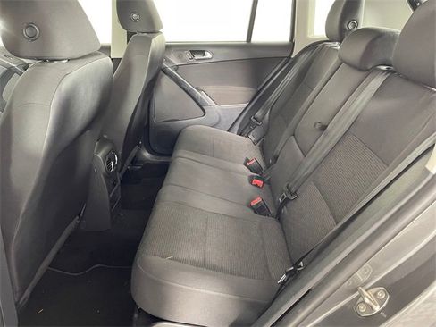 Used 2014 Volkswagen Tiguan S image 11