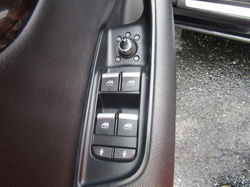 Used 2018 Audi Q7 3.0T Premium Plus image 11