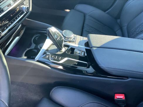 Used 2023 BMW 540i w/ Premium Package image 22