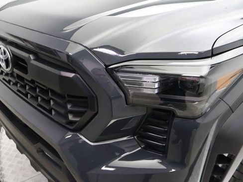 Certified 2025 Toyota Tacoma TRD Off-Road image 3