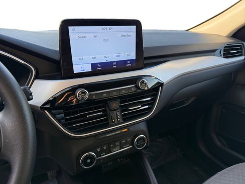 Used 2020 Ford Escape SE image 12