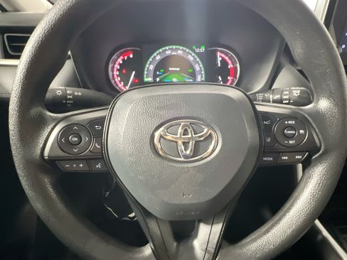 Used 2025 Toyota RAV4 XLE w/ Convenience Package FWD image 18